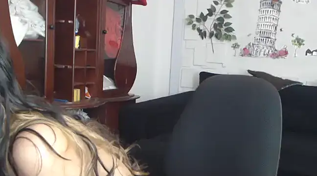 Snapshot of AngelaTurizo chatting on 02/20/25, 01:03 AngelaTurizo online show from 02/20/25, 01:03