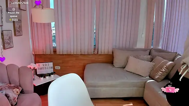 Snapshot of Daphne_chers chatting on 02/15/25, 03:39 Daphne chers online show from 02/15/25, 03:39