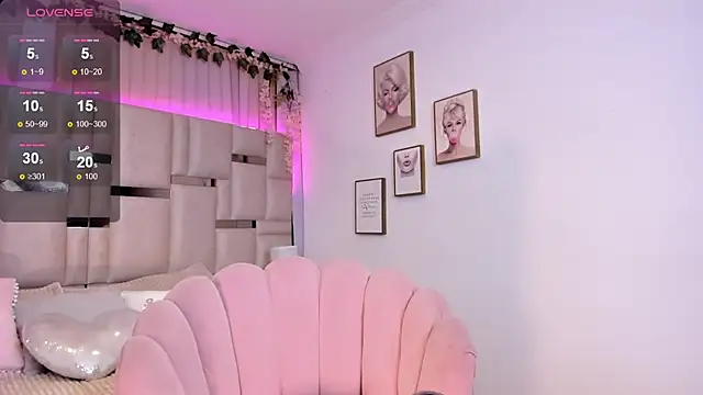 Snapshot of Daphne_chers chatting on 02/21/25, 11:43 Daphne chers online show from 02/21/25, 11:43