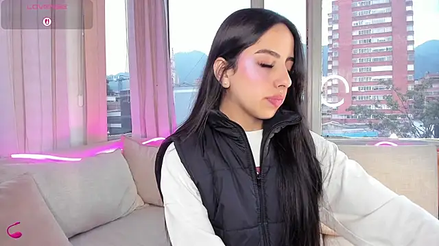 Snapshot of Daphne_chers chatting on 09/29/25, 08:46 Daphne chers online show from 09/29/25, 08:46