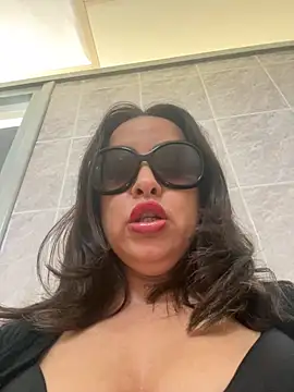 laarti online show from 10/18/25, 10:27