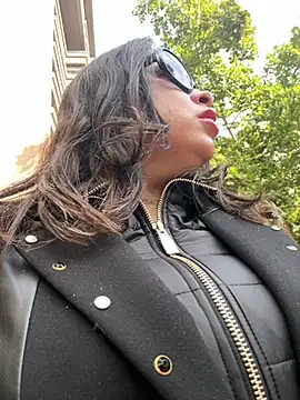 laarti online show from 10/22/25, 09:53