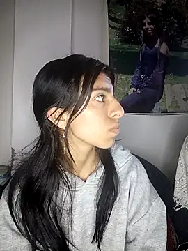 Ariell Kieran online show from 10/10/25, 04:11