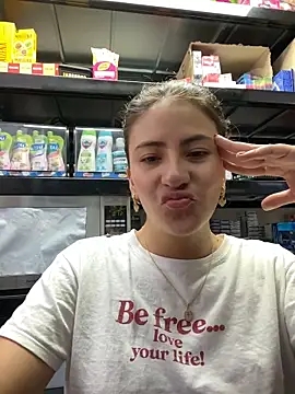 Andrea18 blonde online show from 05/17/26, 03:30