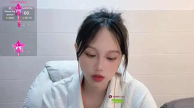 Snapshot of xunian71O chatting on 02/12/25, 10:37 xunian71O online show from 02/12/25, 10:37