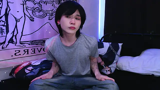 Snapshot of rennnuts chatting on 02/26/25, 01:08 rennnuts online show from 02/26/25, 01:08