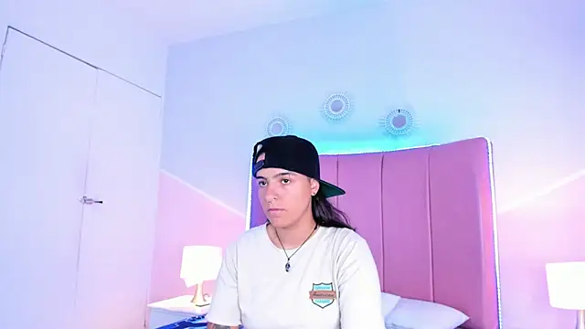 Liiam smith  online show from 10/11/25, 01:20