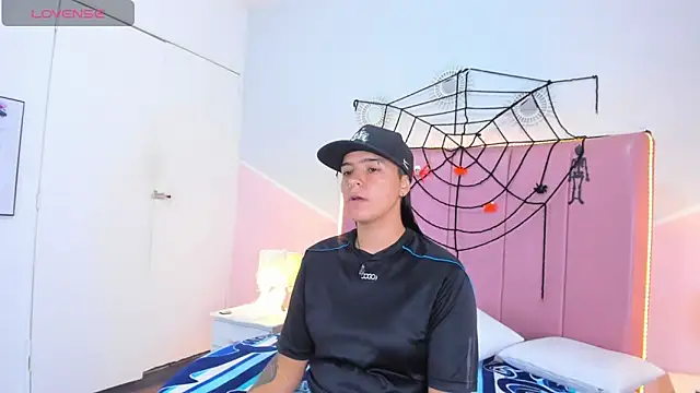 Liiam smith  online show from 10/28/25, 12:41