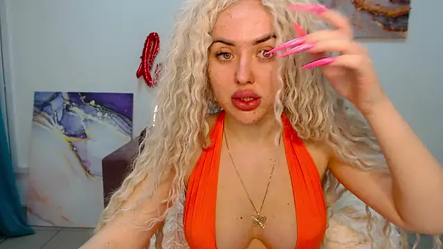 Snapshot of MissisCaty chatting on 02/08/25, 07:38 MissisCaty online show from 02/08/25, 07:38