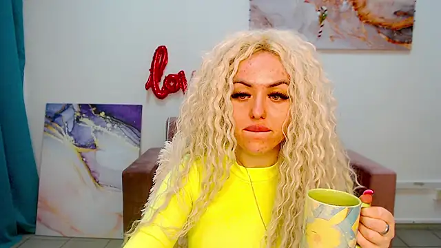 Snapshot of MissisCaty chatting on 02/09/25, 07:41 MissisCaty online show from 02/09/25, 07:41