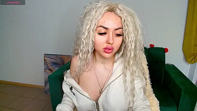 Snapshot of MissisCaty chatting on 02/11/25, 07:48 MissisCaty online show from 02/11/25, 07:48