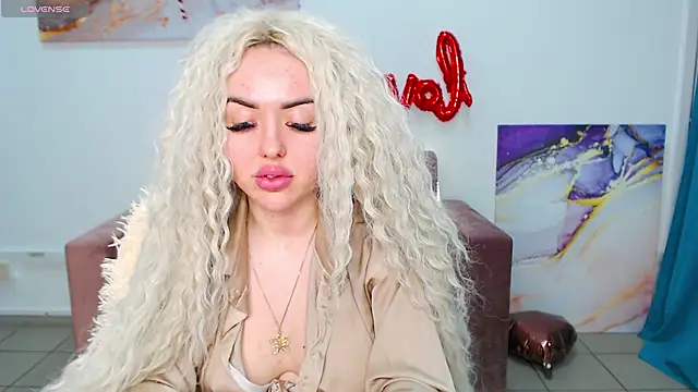 Snapshot of MissisCaty chatting on 02/18/25, 10:47 MissisCaty online show from 02/18/25, 10:47