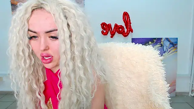 Snapshot of MissisCaty chatting on 02/20/25, 04:07 MissisCaty online show from 02/20/25, 04:07