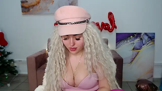 Snapshot of MissisCaty chatting on 02/22/25, 10:42 MissisCaty online show from 02/22/25, 10:42