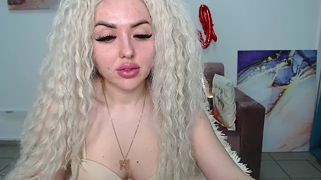 Snapshot of MissisCaty chatting on 03/03/25, 03:42 MissisCaty online show from 03/03/25, 03:42