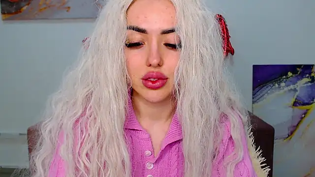 Snapshot of MissisCaty chatting on 03/19/25, 12:34 MissisCaty online show from 03/19/25, 12:34