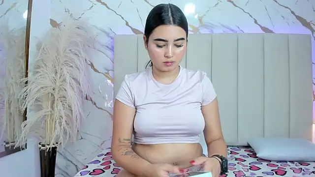  Emma whiitee  online show from 11/24/25, 01:44