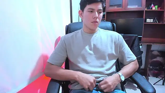 Snapshot of JamesCr_ chatting on 02/05/25, 07:18 JamesCr online show from 02/05/25, 07:18