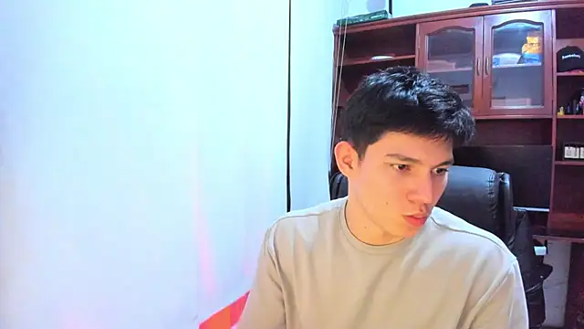 Snapshot of JamesCr_ chatting on 02/05/25, 10:19 JamesCr online show from 02/05/25, 10:19