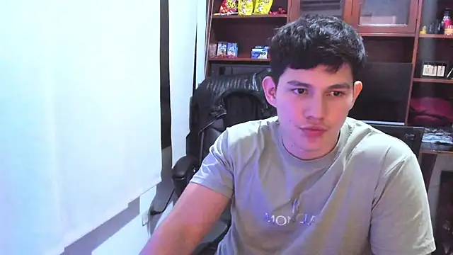 Snapshot of JamesCr_ chatting on 02/07/25, 07:18 JamesCr online show from 02/07/25, 07:18