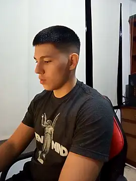 Snapshot of JamesCr_ chatting on 02/08/25, 04:14 JamesCr online show from 02/08/25, 04:14