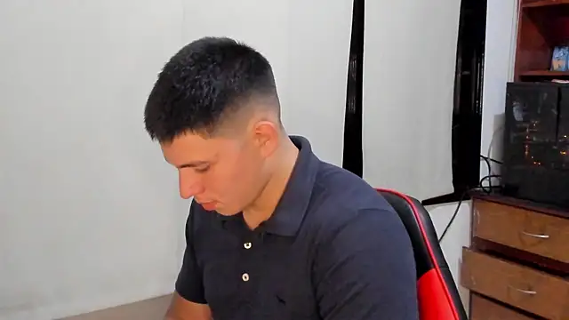 Snapshot of JamesCr_ chatting on 02/11/25, 03:40 JamesCr online show from 02/11/25, 03:40