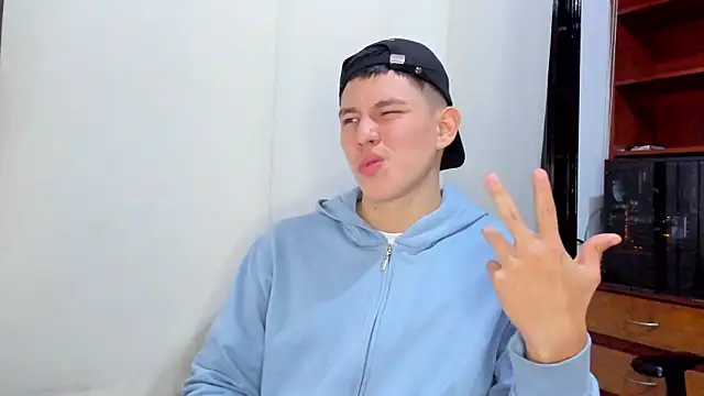 Snapshot of JamesCr_ chatting on 02/12/25, 04:54 JamesCr online show from 02/12/25, 04:54