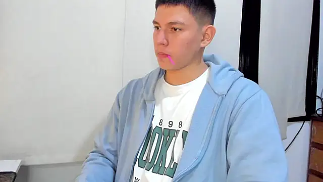 Snapshot of JamesCr_ chatting on 02/12/25, 07:55 JamesCr online show from 02/12/25, 07:55