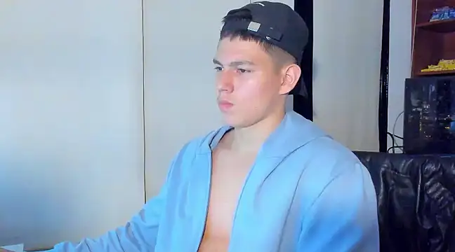 Snapshot of JamesCr_ chatting on 02/15/25, 04:58 JamesCr online show from 02/15/25, 04:58