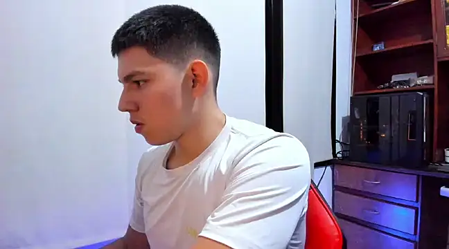 Snapshot of JamesCr_ chatting on 02/16/25, 09:04 JamesCr online show from 02/16/25, 09:04