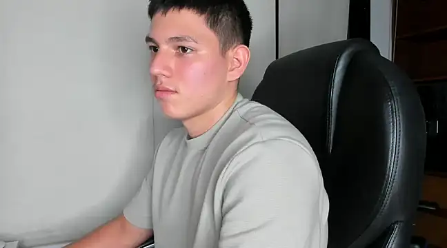 Snapshot of JamesCr_ chatting on 02/21/25, 11:54 JamesCr online show from 02/21/25, 11:54