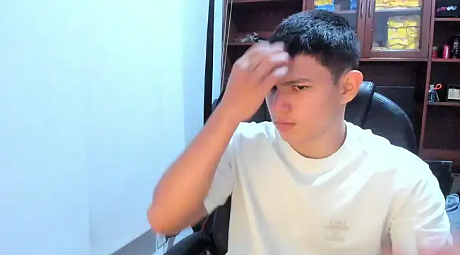 Snapshot of JamesCr_ chatting on 02/22/25, 09:48 JamesCr online show from 02/22/25, 09:48