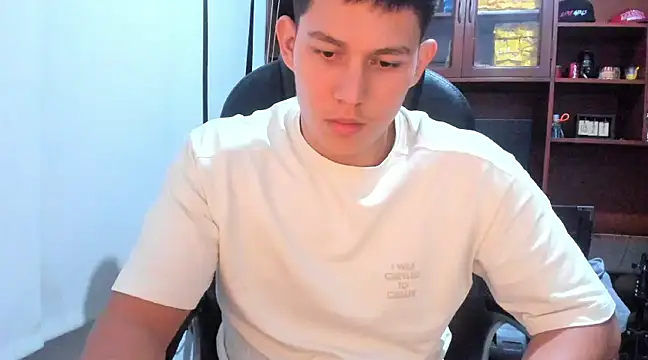 Snapshot of JamesCr_ chatting on 02/23/25, 12:51 JamesCr online show from 02/23/25, 12:51