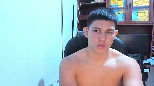 Snapshot of JamesCr_ chatting on 02/24/25, 10:25 JamesCr online show from 02/24/25, 10:25