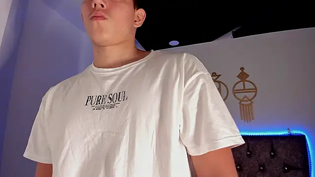 Snapshot of JamesCr_ chatting on 02/26/25, 03:32 JamesCr online show from 02/26/25, 03:32