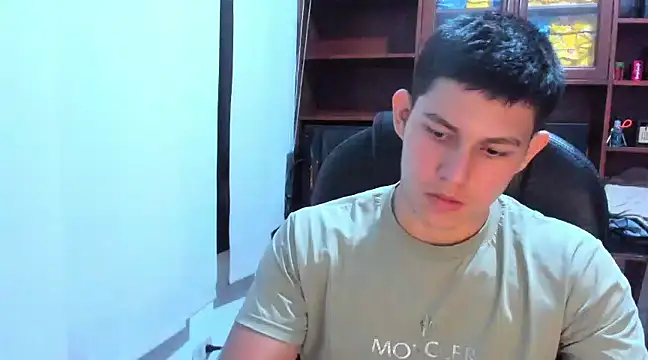 Snapshot of JamesCr_ chatting on 02/26/25, 11:26 JamesCr online show from 02/26/25, 11:26