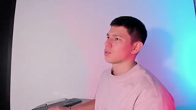 Snapshot of JamesCr_ chatting on 02/27/25, 02:21 JamesCr online show from 02/27/25, 02:21