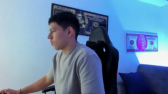 Snapshot of JamesCr_ chatting on 02/28/25, 01:25 JamesCr online show from 02/28/25, 01:25