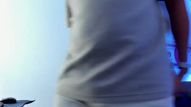 Snapshot of JamesCr_ chatting on 02/28/25, 04:31 JamesCr online show from 02/28/25, 04:31