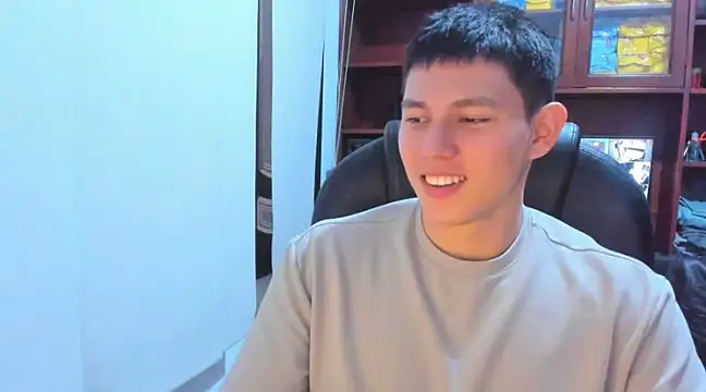 Snapshot of JamesCr_ chatting on 02/28/25, 09:44 JamesCr online show from 02/28/25, 09:44