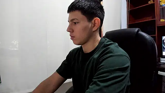 Snapshot of JamesCr_ chatting on 03/01/25, 07:48 JamesCr online show from 03/01/25, 07:48