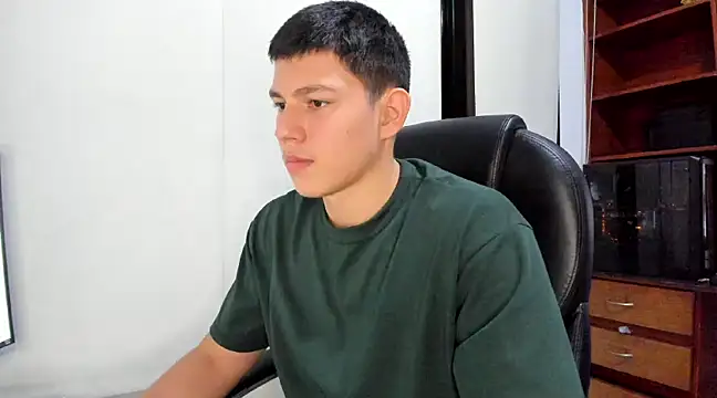 Snapshot of JamesCr_ chatting on 03/01/25, 10:53 JamesCr online show from 03/01/25, 10:53