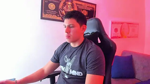 Snapshot of JamesCr_ chatting on 03/03/25, 08:00 JamesCr online show from 03/03/25, 08:00