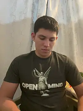 Snapshot of JamesCr_ chatting on 03/04/25, 12:18 JamesCr online show from 03/04/25, 12:18