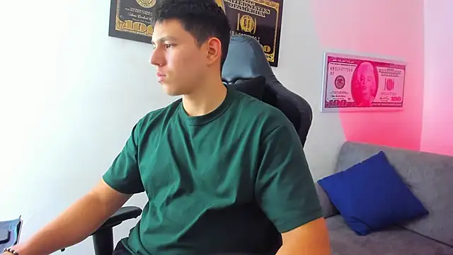 Snapshot of JamesCr_ chatting on 03/05/25, 09:26 JamesCr online show from 03/05/25, 09:26