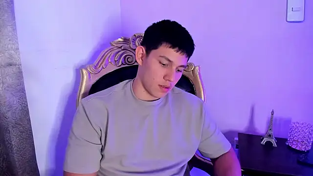 Snapshot of JamesCr_ chatting on 03/07/25, 08:11 JamesCr online show from 03/07/25, 08:11