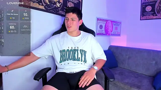 Snapshot of JamesCr_ chatting on 03/10/25, 08:23 JamesCr online show from 03/10/25, 08:23