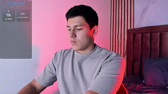 Snapshot of JamesCr_ chatting on 03/13/25, 07:50 JamesCr online show from 03/13/25, 07:50