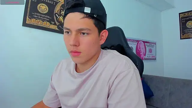 Snapshot of JamesCr_ chatting on 03/15/25, 10:55 JamesCr online show from 03/15/25, 10:55