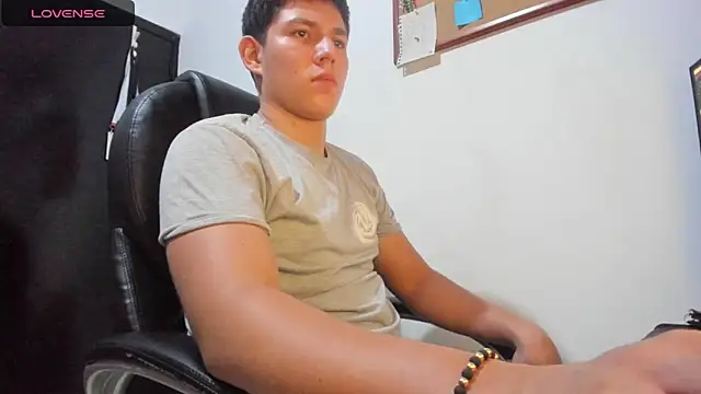 Snapshot of JamesCr_ chatting on 03/18/25, 09:42 JamesCr online show from 03/18/25, 09:42